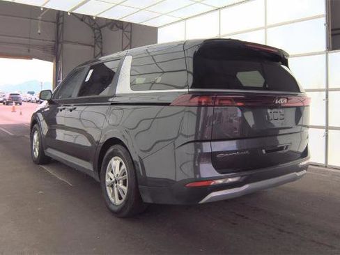 Used 2022 Kia Carnival LX FWD image 2
