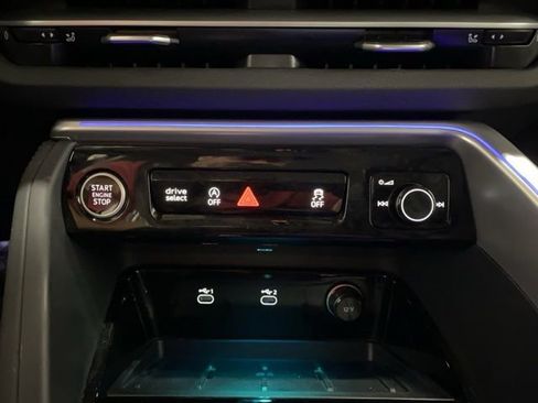 Used 2025 Audi Q5 Premium w/ Convenience Package image 52