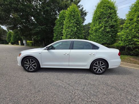 Used 2014 Volkswagen Passat 1.8T Sport FWD image 2