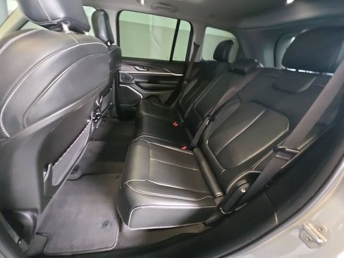 Used 2022 Jeep Grand Cherokee Limited AWD/4WD image 22
