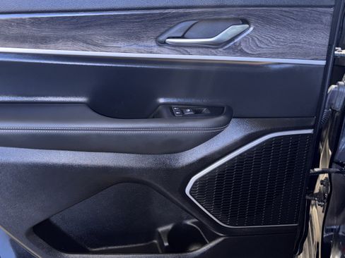 Used 2022 Jeep Grand Cherokee L Limited image 36