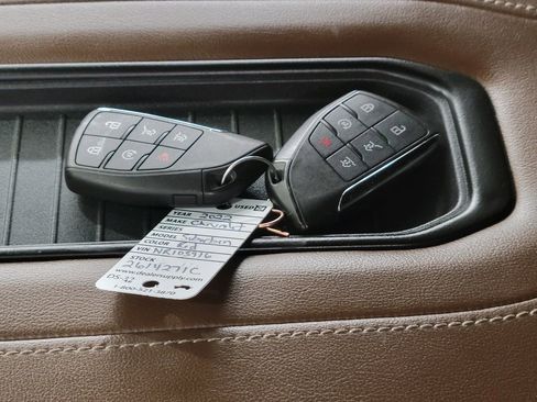 Used 2022 Chevrolet Suburban High Country image 29