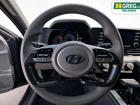 Used 2023 Hyundai Elantra SE FWD image 11