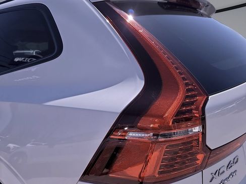 Certified 2023 Volvo XC60 T8 Plus AWD/4WD image 46
