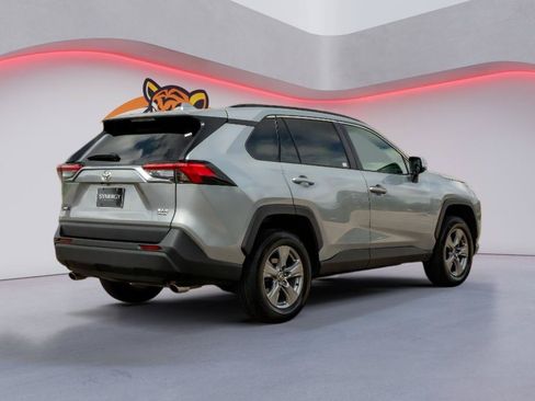 Used 2025 Toyota RAV4 XLE AWD/4WD image 5