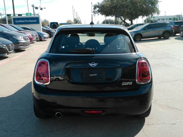 Used 2021 MINI Cooper 4-Door Hardtop FWD image 7