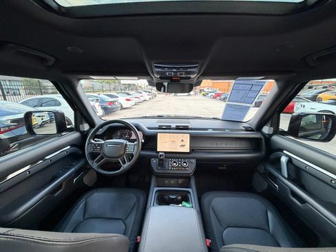 Used 2023 Land Rover Defender 130 X-Dynamic SE AWD/4WD image 32