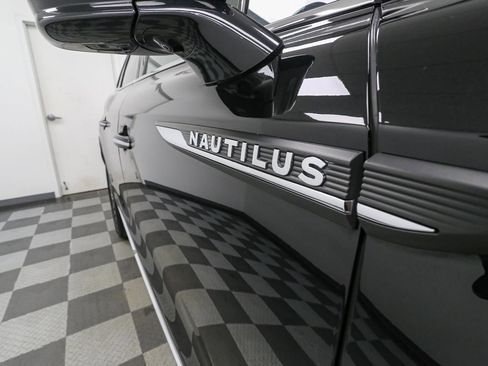 Used 2020 Lincoln Nautilus Reserve w/ Equipment Group 201A image 8