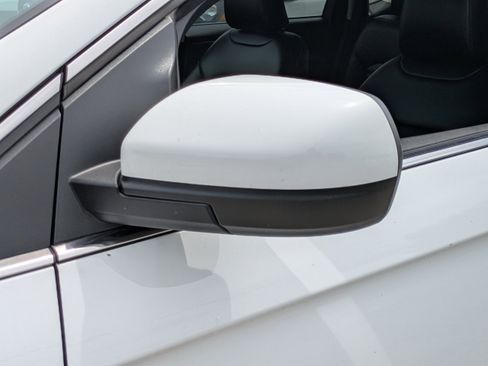 Used 2024 Ford Edge SEL w/ Convenience Package image 12