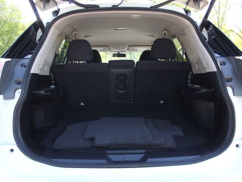 Used 2015 Nissan Rogue SV w/ SV Premium Package image 21