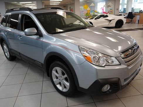 Used 2013 Subaru Outback 2.5i Premium AWD/4WD image 17