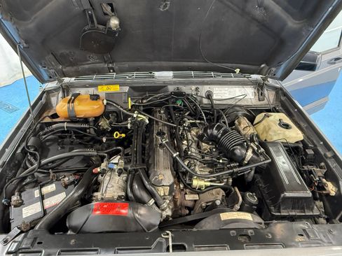 Used 1990 Jeep Cherokee Laredo RWD image 49