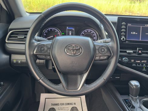 Used 2022 Toyota Camry SE w/ Convenience Package FWD image 17
