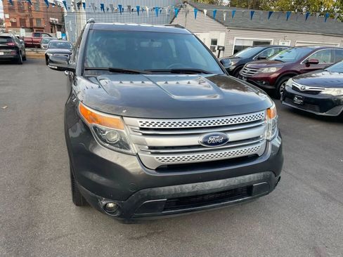 Used 2015 Ford Explorer XLT w/ Equipment Group 202A image 3