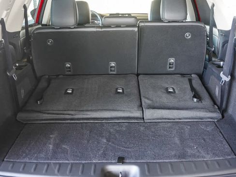 Used 2025 Nissan Pathfinder SL FWD image 28