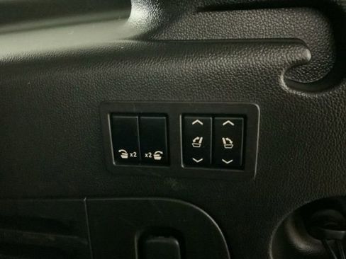 Used 2017 Chevrolet Suburban Premier AWD/4WD image 40