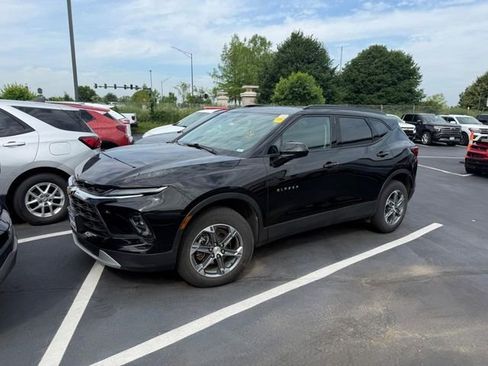 Used 2024 Chevrolet Blazer LT w/ Convenience Package FWD image 3