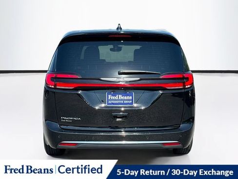Used 2025 Chrysler Pacifica Select FWD image 9