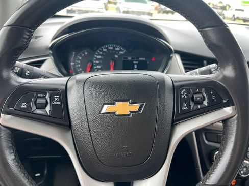 Certified 2022 Chevrolet Trax LT w/ LT Convenience Package AWD/4WD image 20