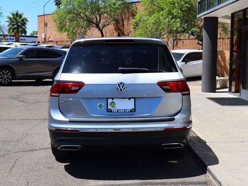 Used 2021 Volkswagen Tiguan SE FWD image 11