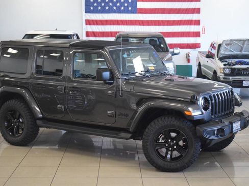 Used 2020 Jeep Wrangler Unlimited Sahara image 2