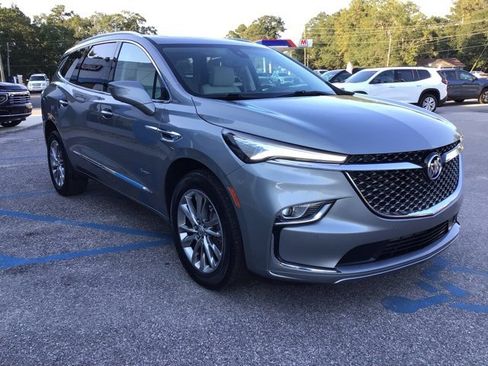 Used 2024 Buick Enclave Avenir image 8
