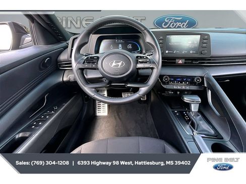 Used 2025 Hyundai Elantra Sport FWD image 5