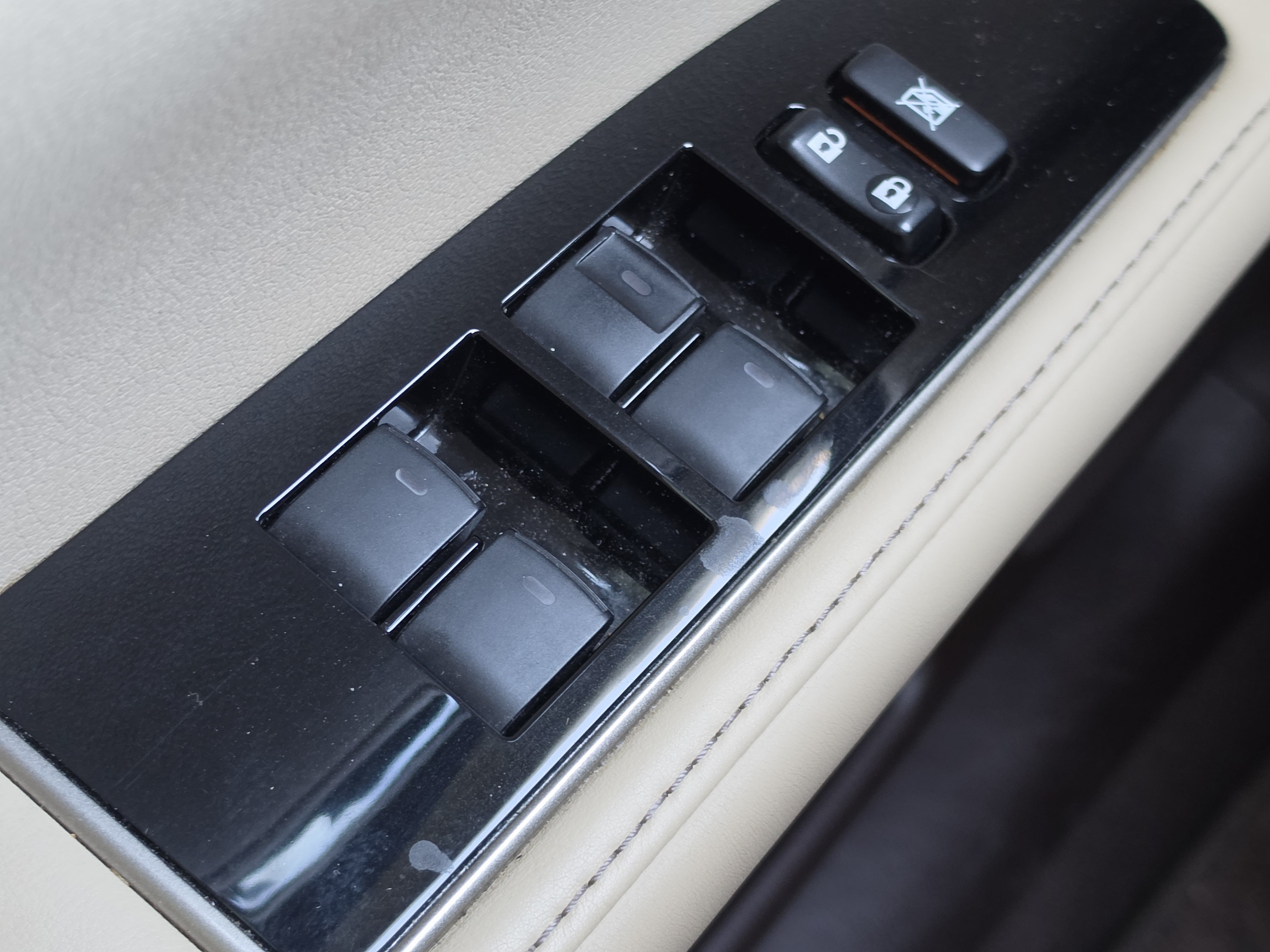 Used 2016 Lexus ES 350 w/ Premium Package w/Wood Trim FWD image 13