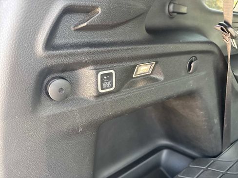 Used 2022 Jeep Grand Cherokee L Laredo w/ Luxury Tech Group I image 12