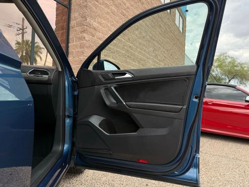 Used 2018 Volkswagen Tiguan SE w/ Panoramic Sunroof Package image 34