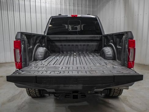 Used 2022 Ford F250 Platinum w/ FX4 Off-Road Package AWD/4WD image 61