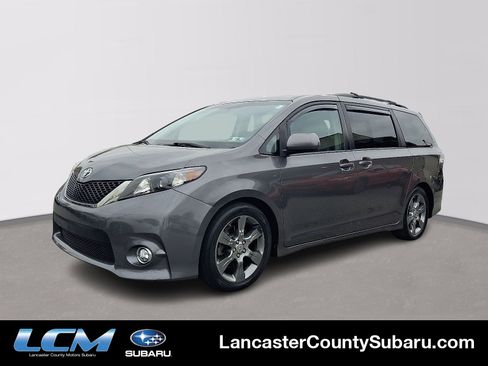 Used 2011 Toyota Sienna SE image 1