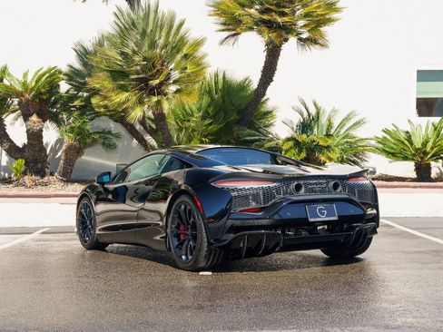 Used 2025 McLaren Artura image 4