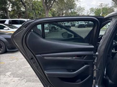 Used 2019 MAZDA MAZDA3 Hatchback w/ Premium Package image 21