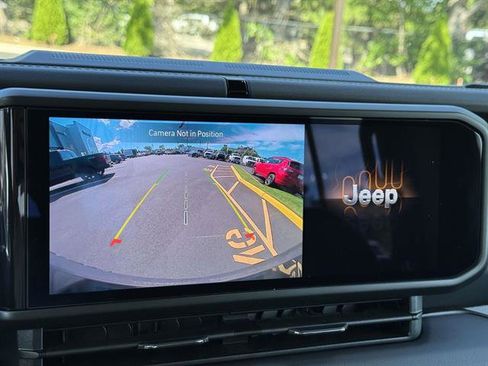 Used 2024 Jeep Wrangler Unlimited Sahara w/ Safety Group image 17