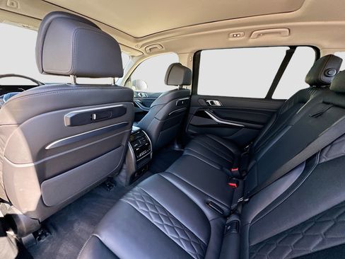 Used 2025 BMW X7 xDrive40i w/ Premium Package AWD/4WD image 24