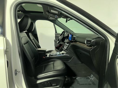 Used 2021 Ford Explorer Limited w/ Equipment Group 301A image 31