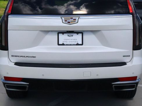 Used 2021 Cadillac Escalade Premium Luxury RWD image 9