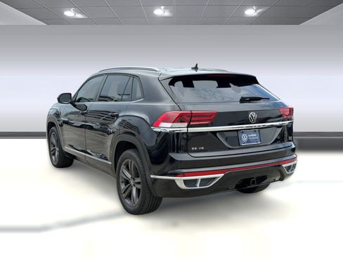 Used 2021 Volkswagen Atlas Cross Sport SE FWD image 3
