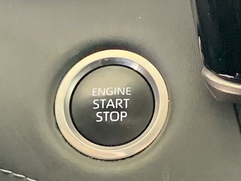 Used 2024 Toyota Highlander XLE image 38