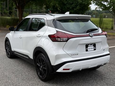 Used 2021 Nissan Kicks SR FWD image 3