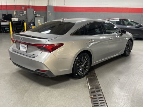 Used 2020 Toyota Avalon XSE image 10