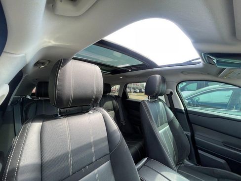 Used 2018 Land Rover Range Rover Velar S AWD/4WD image 4