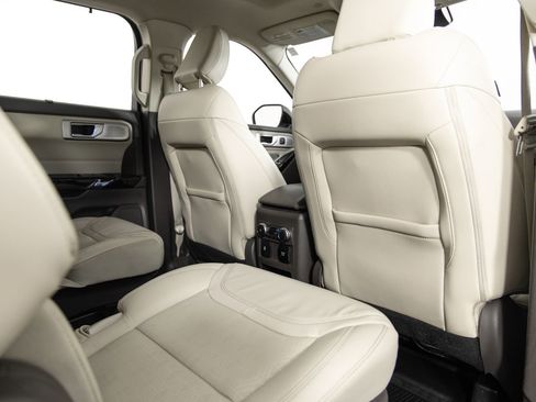 Used 2021 Ford Explorer Platinum w/ Equipment Group 601A image 23