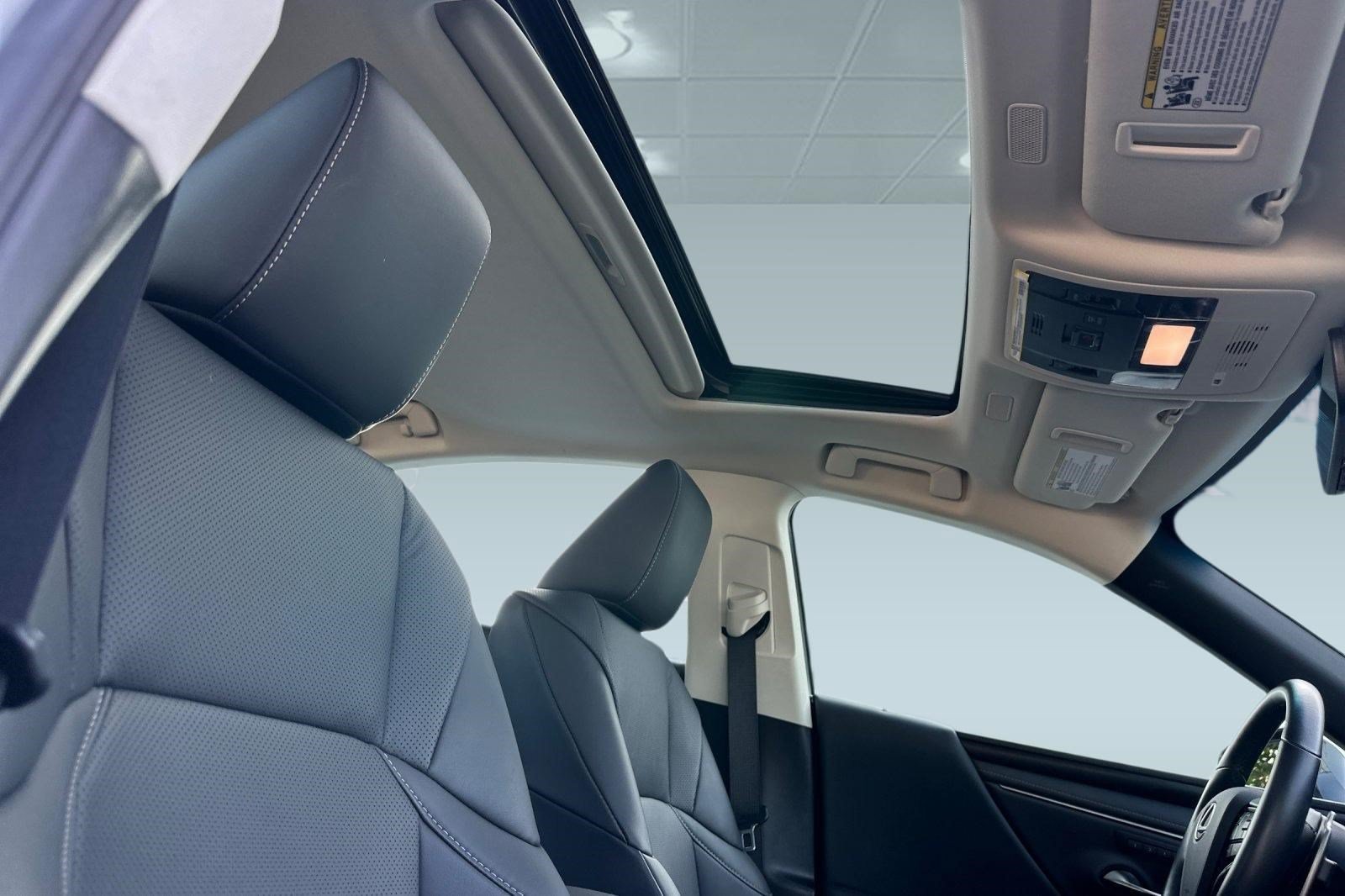 Certified 2025 Lexus ES 300h w/ Premium Package FWD image 23