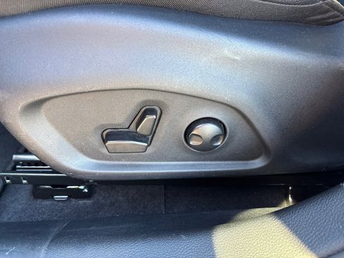 Used 2025 Jeep Compass Limited image 21