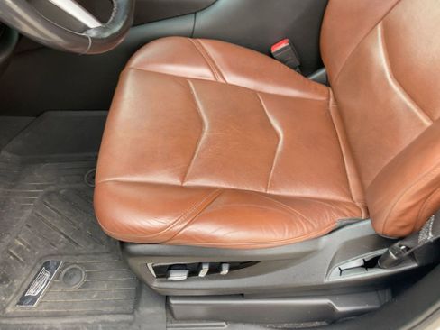 Used 2019 Cadillac Escalade ESV Premium Luxury image 13