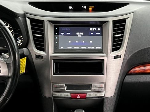 Used 2010 Subaru Outback 2.5i Limited image 14