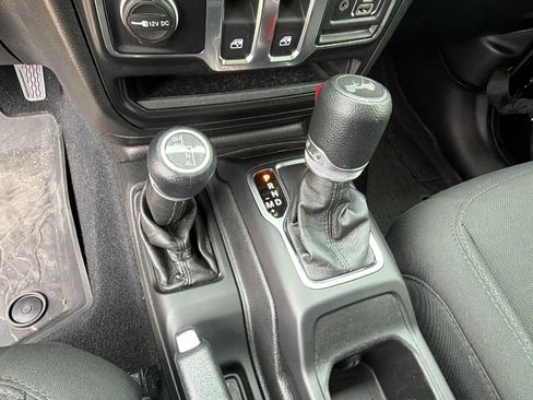 Used 2022 Jeep Wrangler Sport S image 28