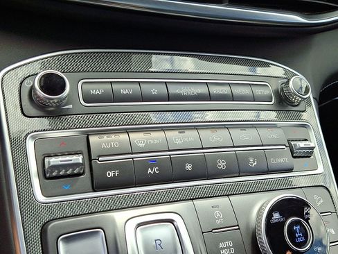 Used 2022 Hyundai Santa Fe Limited AWD/4WD image 16